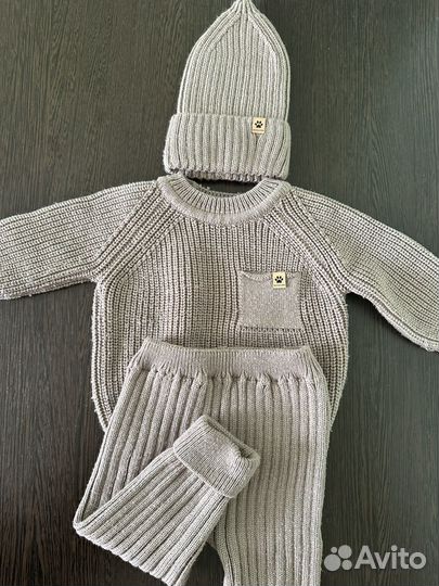 Вязаный костюм для новорожденного