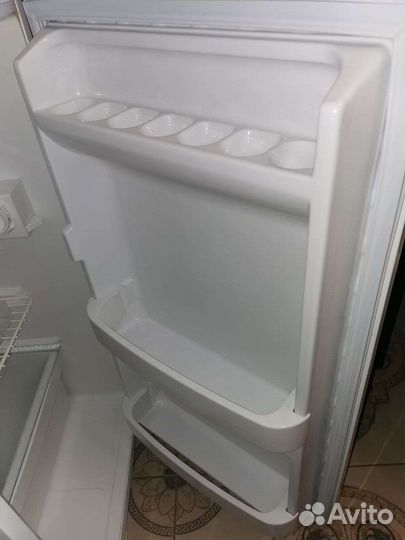 Холодильник Whirlpool