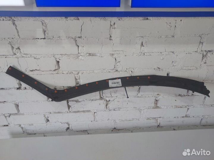 Уплотнитель двери задний правый Land Rover Vogue