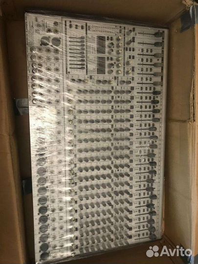 Микшерный пульт behringer