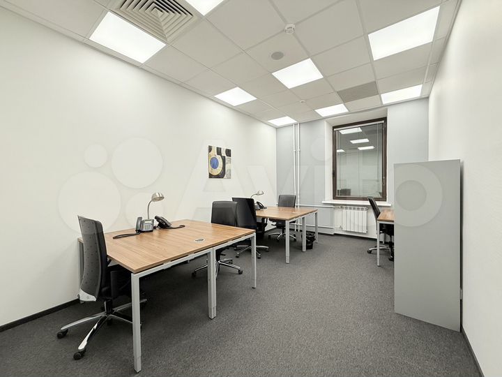 Просторный светлый офис с мебелью Аэропорт