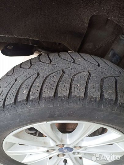Bridgestone Blizzak Spike-02 215/55 R16