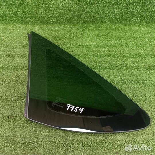 Форточка в крыло левая Ford Focus 2 2007 1360767