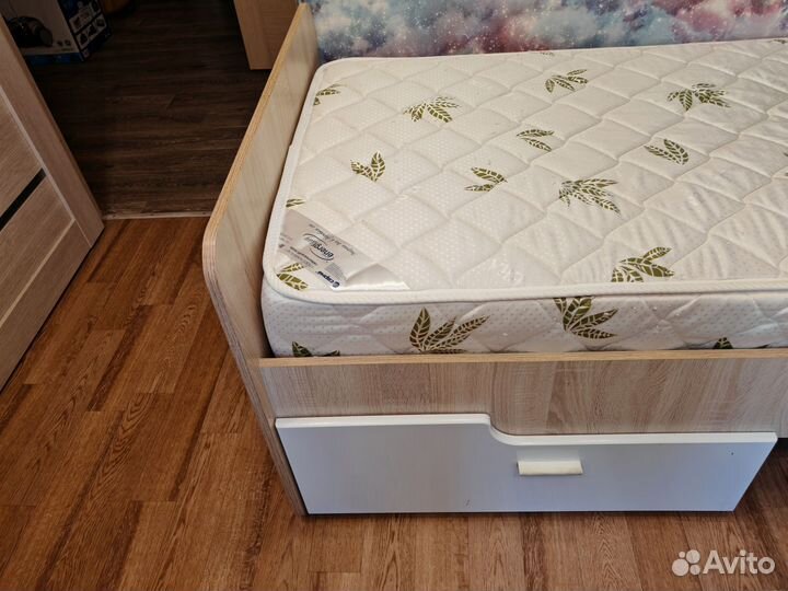 Кровать с матрасом бу