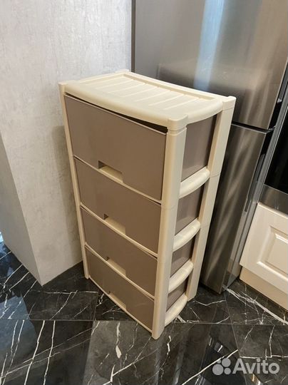 Комод пластиковый с ящиками