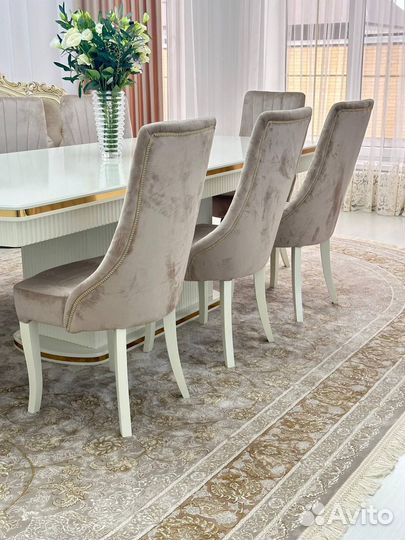 Кухонный стол и стулья новые