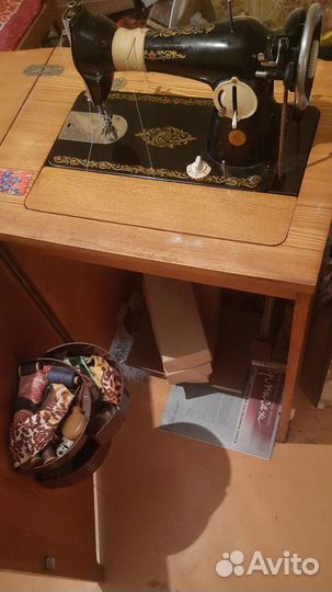 Швейная машинка Чайка