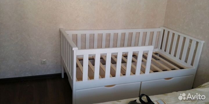 Детская кровать с бортиком