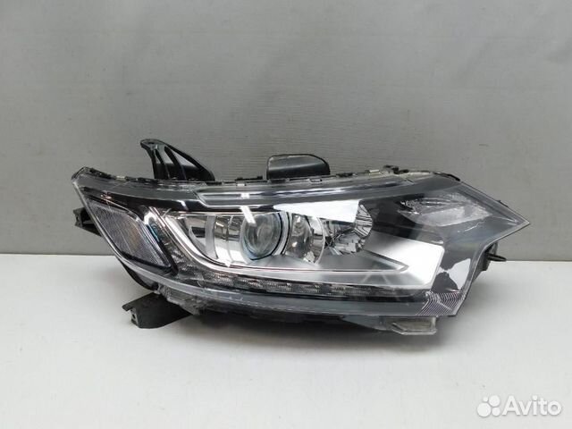 Фара правая Mitsubishi Outlander