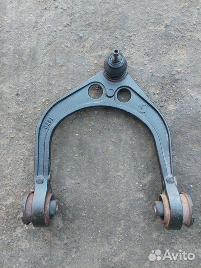 Рычаг передний верхний крайслер 300с