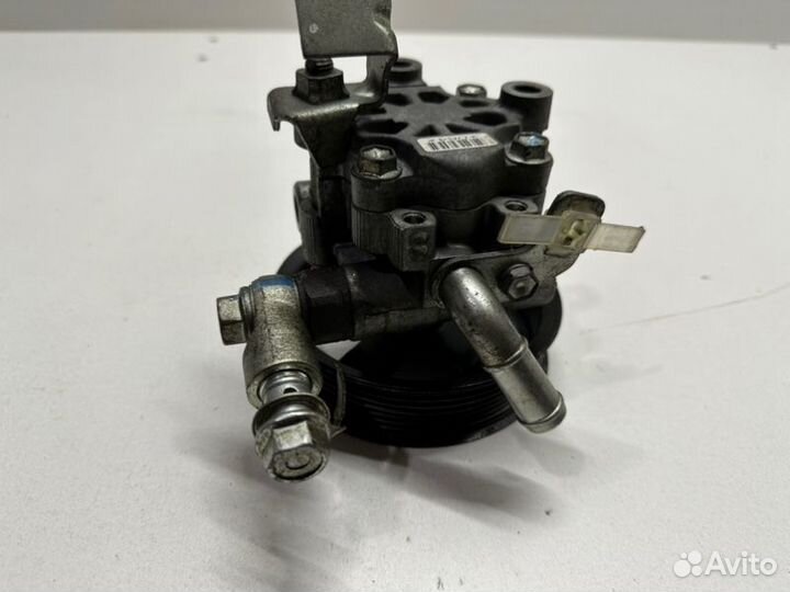 Насос гидроусилителя руля Toyota Land-Cruiser 200