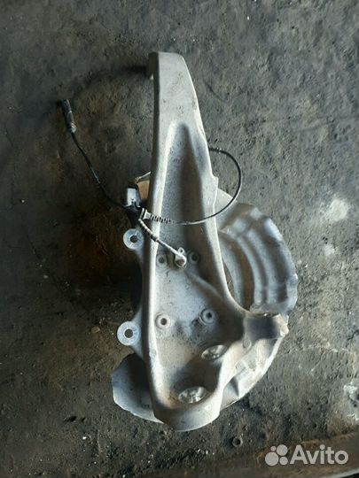 Поворотный кулак левый BMW F10