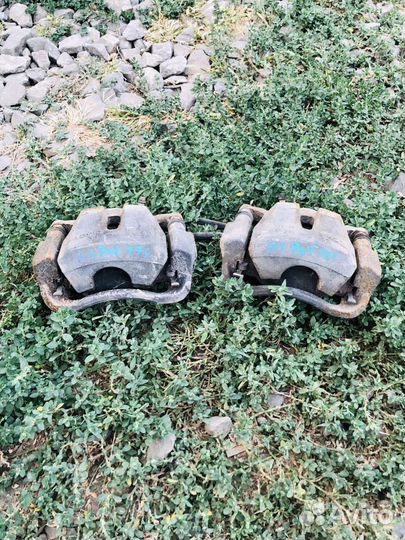 Суппорт передний левый правый Toyota Rav 13-17