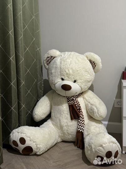 Медведь большой плюшевый