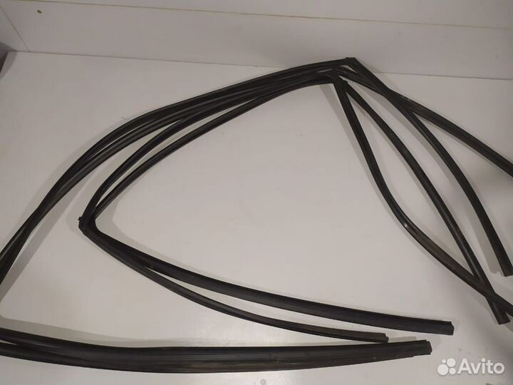 Бархотки дверей Toyota Corolla 2011