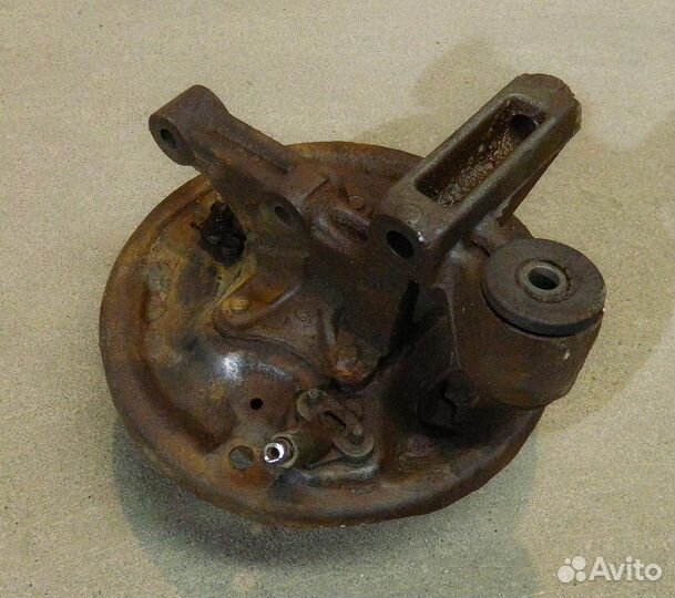 Кулак задний правый Toyota Corolla Е110