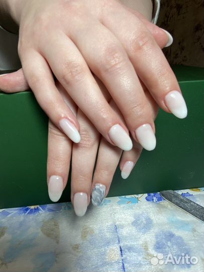Модель на маникюр