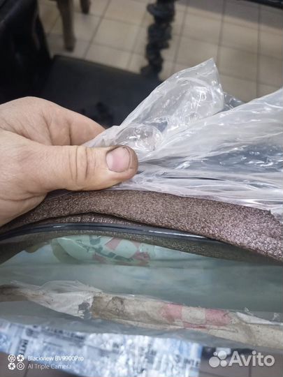 Стекло двери левое переднее Range Rover LR040921