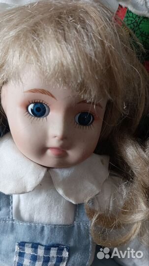 Кукла фарфоровая