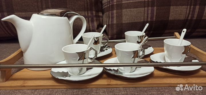 Сервиз кофейный на деревянном подносе