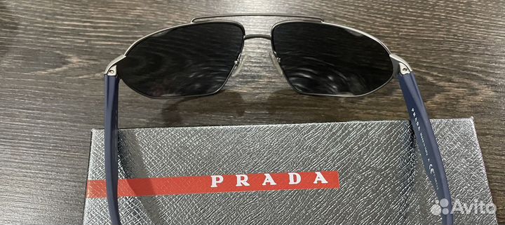 Солнцезащитные очки prada