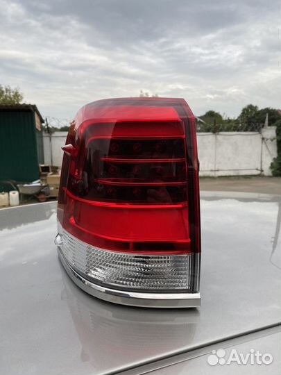 Фонарь левый на крыло Toyota Land Cruiser 200 2015