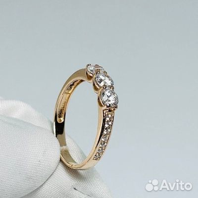 Золотое кольцо с камнем 18р