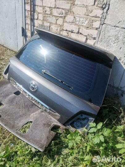 Крышка багажника Тойота лк200
