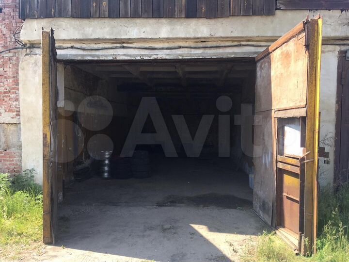 Гараж, > 30 м²