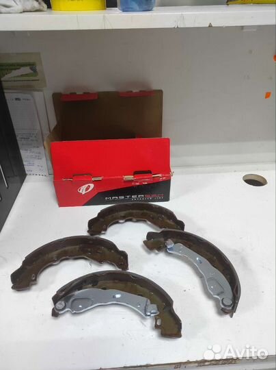 Колодки тормозные барабанные задние Renault Clio