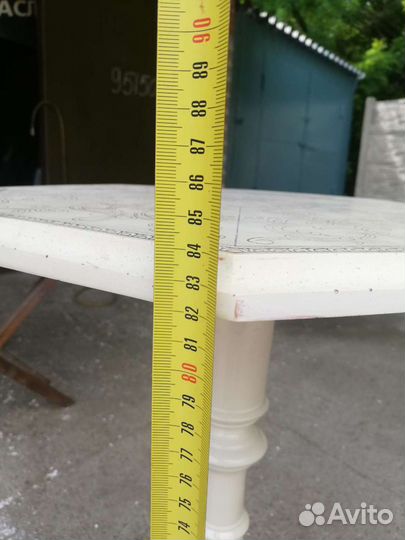 Столик, подставка