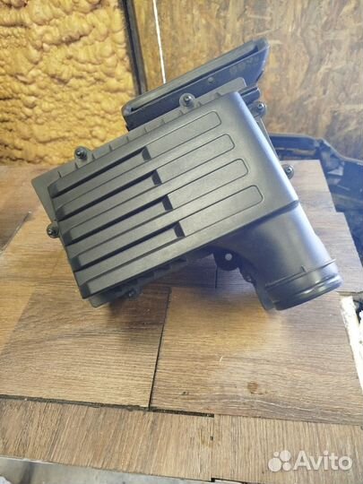 Корпус воздушного фильтра 5q0129607AC