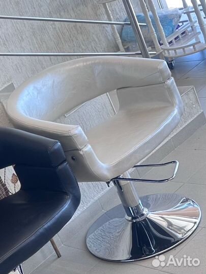 Парикмахерское кресло