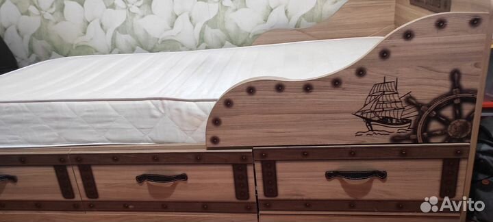 Кроватъ детская, подростковая