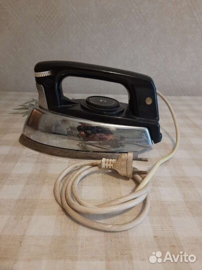 Утюг СССР с терморегулятором и пароувлажнителем