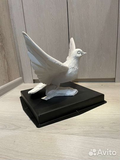 Голубь скульптура из мрамора