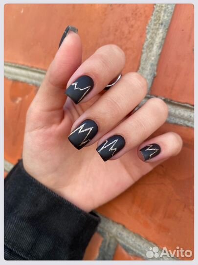 Модель на маникюр