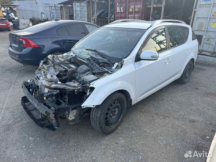 Kia Ceed 1.6 AT, 2010, битый, 100 000 км
