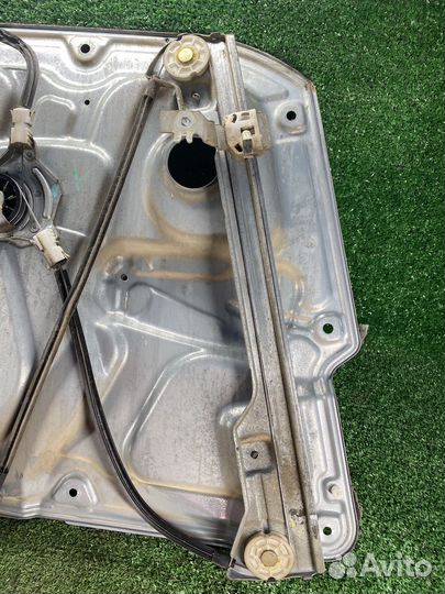 Стеклоподъемник передний правый Nissan Primera p12