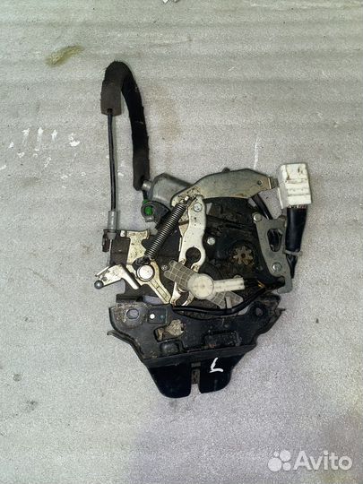 Замок крышки багажника Lexus LS460