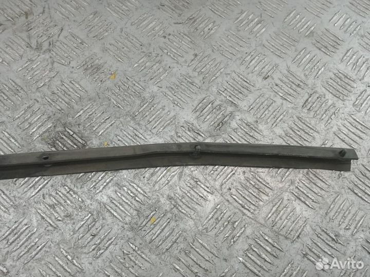 Уплотнитель капота Toyota Camry