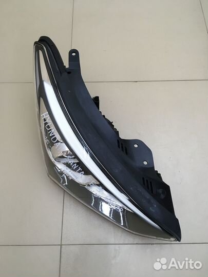 Фара правая ксенон Hyundai Grand Santa-Fe 3