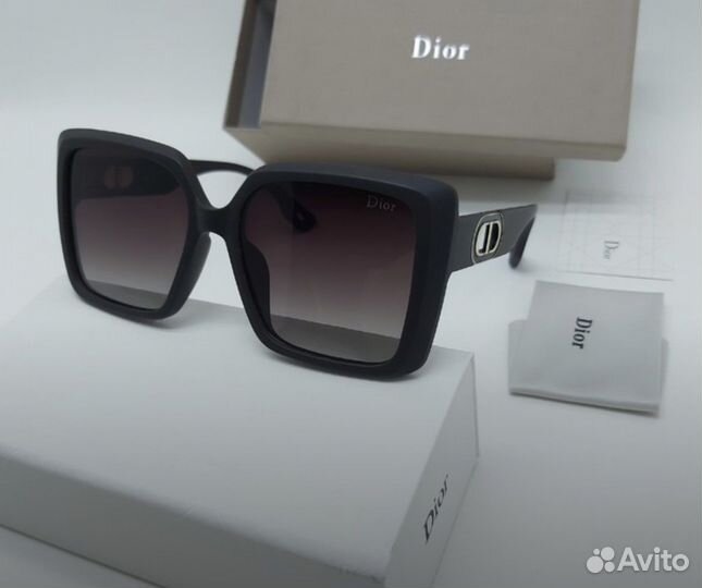 Солнцезащитные очки разные бренды полный комплект