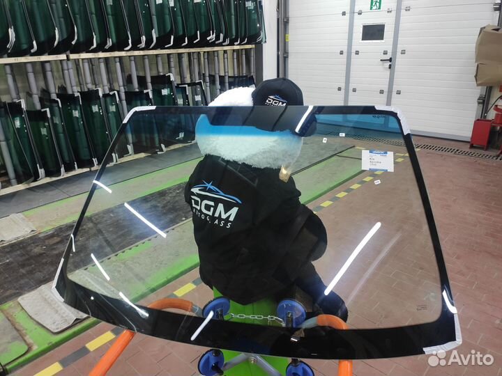 Лобовое стекло Mitsubishi Pajero 3