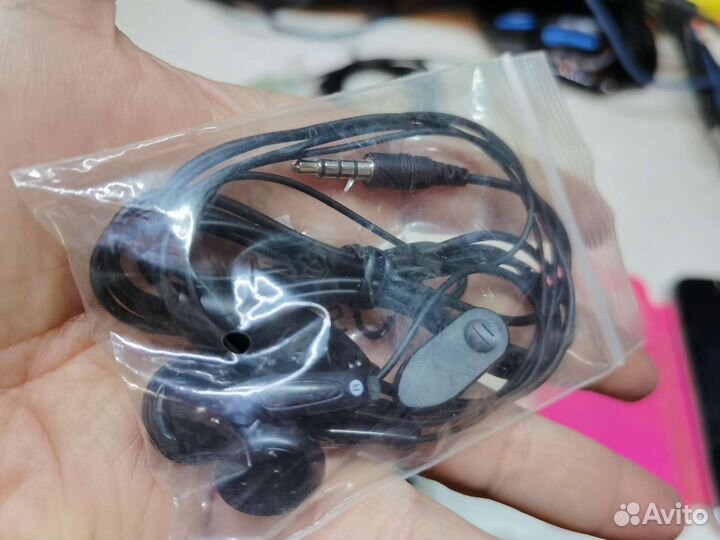 Наушники гарнитуры телефонов mini-jack (3,5 мм)