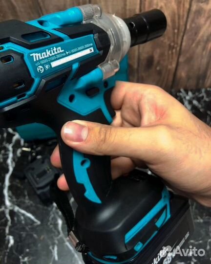 Гайковерт аккумуляторный makita