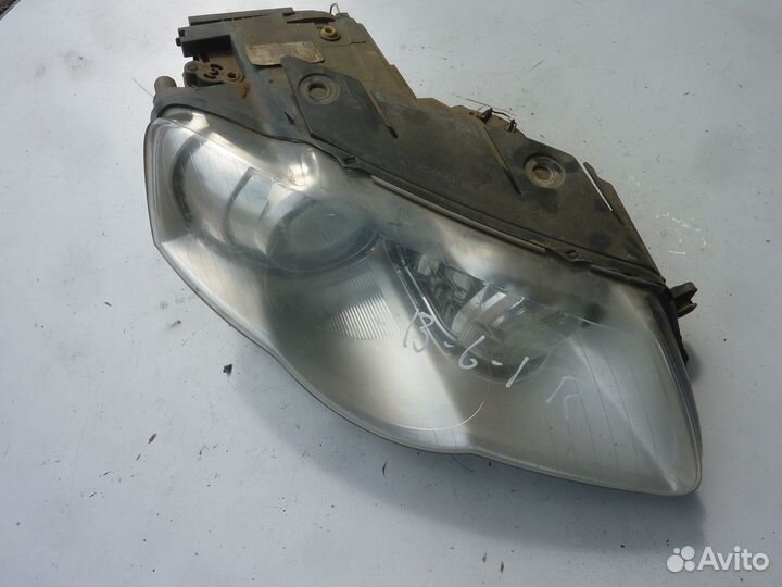 Фара ксенон адаптивная правая Volkswagen Passat B6