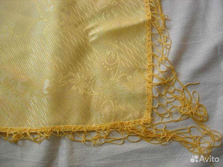 Шаль с кистями