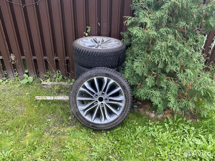 Колеса в сборе r18 зимние Genesis