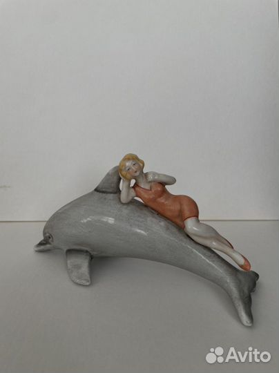 Фарфоровая статуэтка